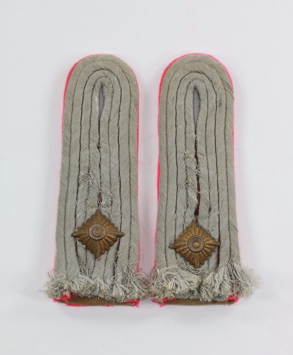 wehrmacht_heer_paar_schulterklappen_oberleutnant_panzertruppe_1_