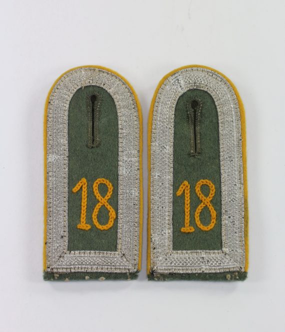 wehrmacht_heer_paar_schulterklappen_unterfeldwebel_kavallerie_regiment_18_1_