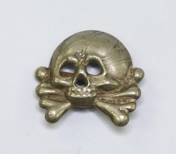 wehrmacht_heer_totenkopf_auflage_f_r_einen_kragenspiegel_der_panzertruppe_buntmetall_1_